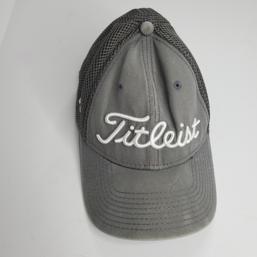 Titleist Pro V1 footjoy baseball cap medium/large